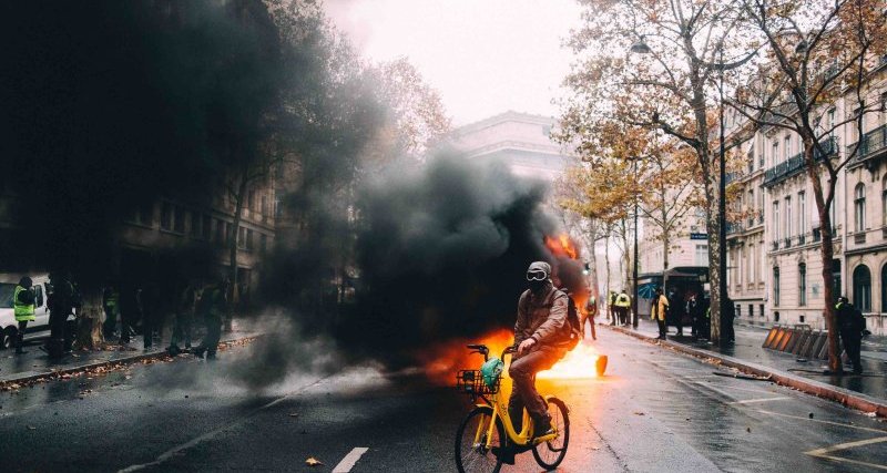 Fluorescences: orgie des signes, lessive du sens